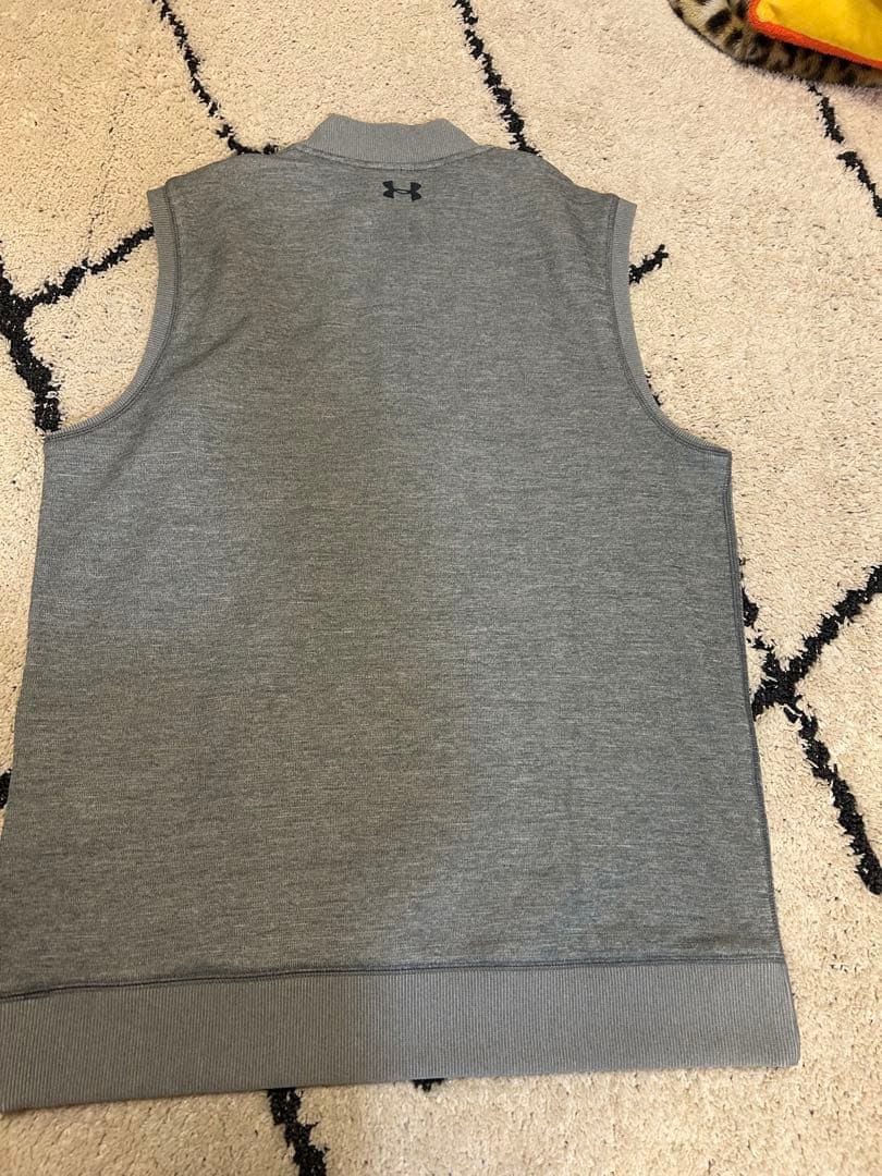 中綿ベスト　新品未使用　アンダーアーマー　ゴルフ　IMGアカデミー