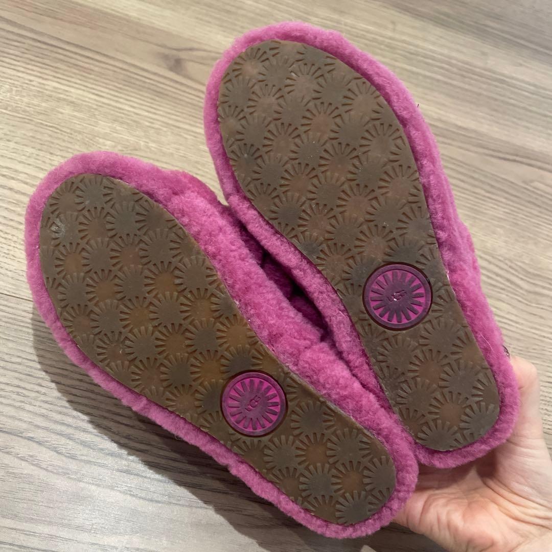 UGG ピンクファーサンダル