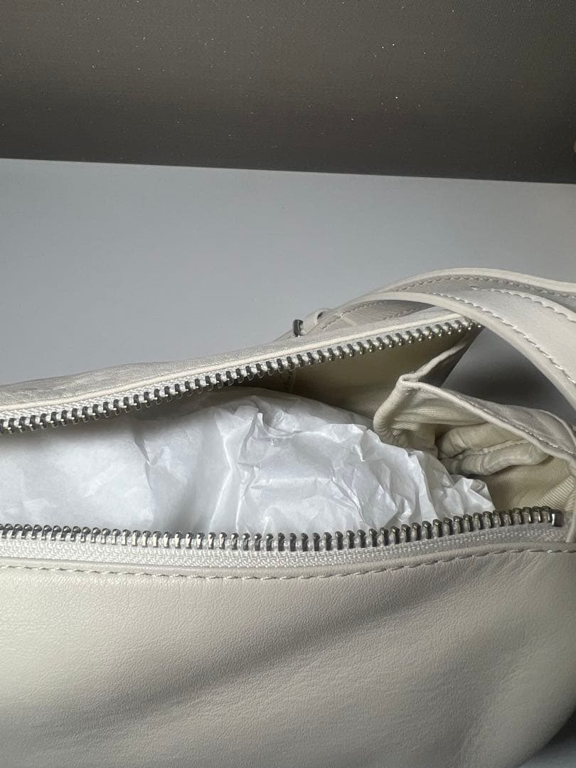 n*a様 ソフトレザーロールショルダーバッグ russet ラシット