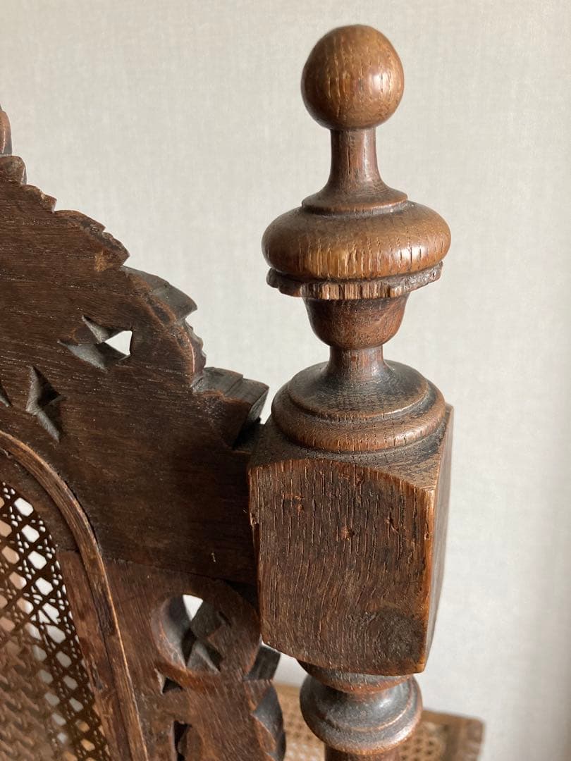 英国アンティーク　ゴシック様式木製チェア　椅子 ラタン籐張り　西洋　イギリス