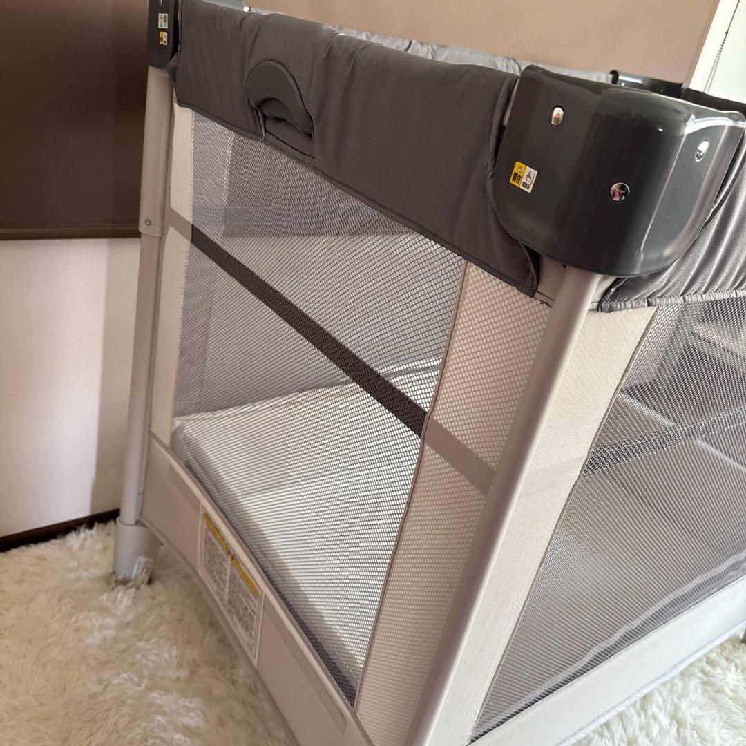 アップリカ　ベビーベッド　コネルエアー　グレー