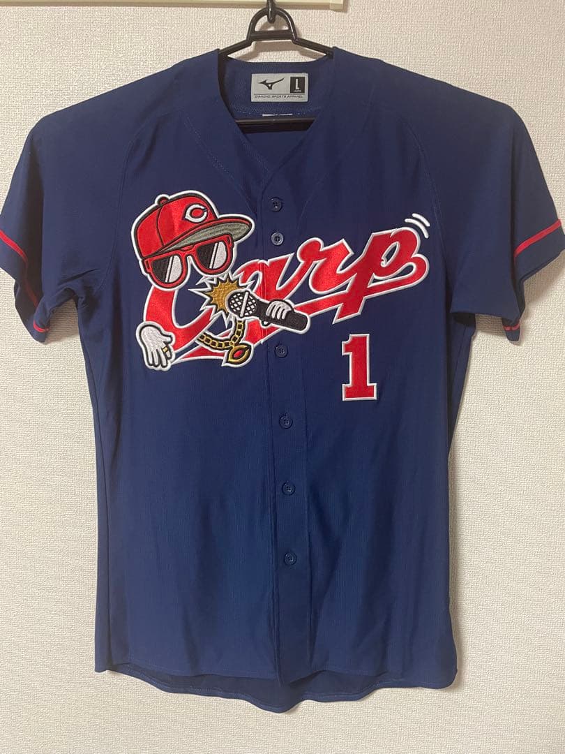 広島カープ　鈴木誠也　サイン付きユニフォーム