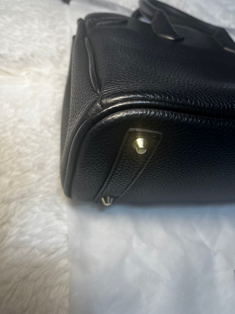 【美品】ヘイニ　レネ　ショルダーバッグ　黒　本革