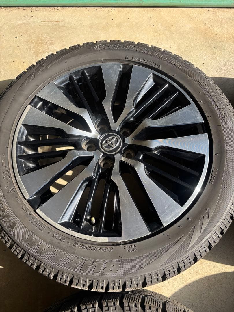 30アルファード純正　235/50R18 VRX