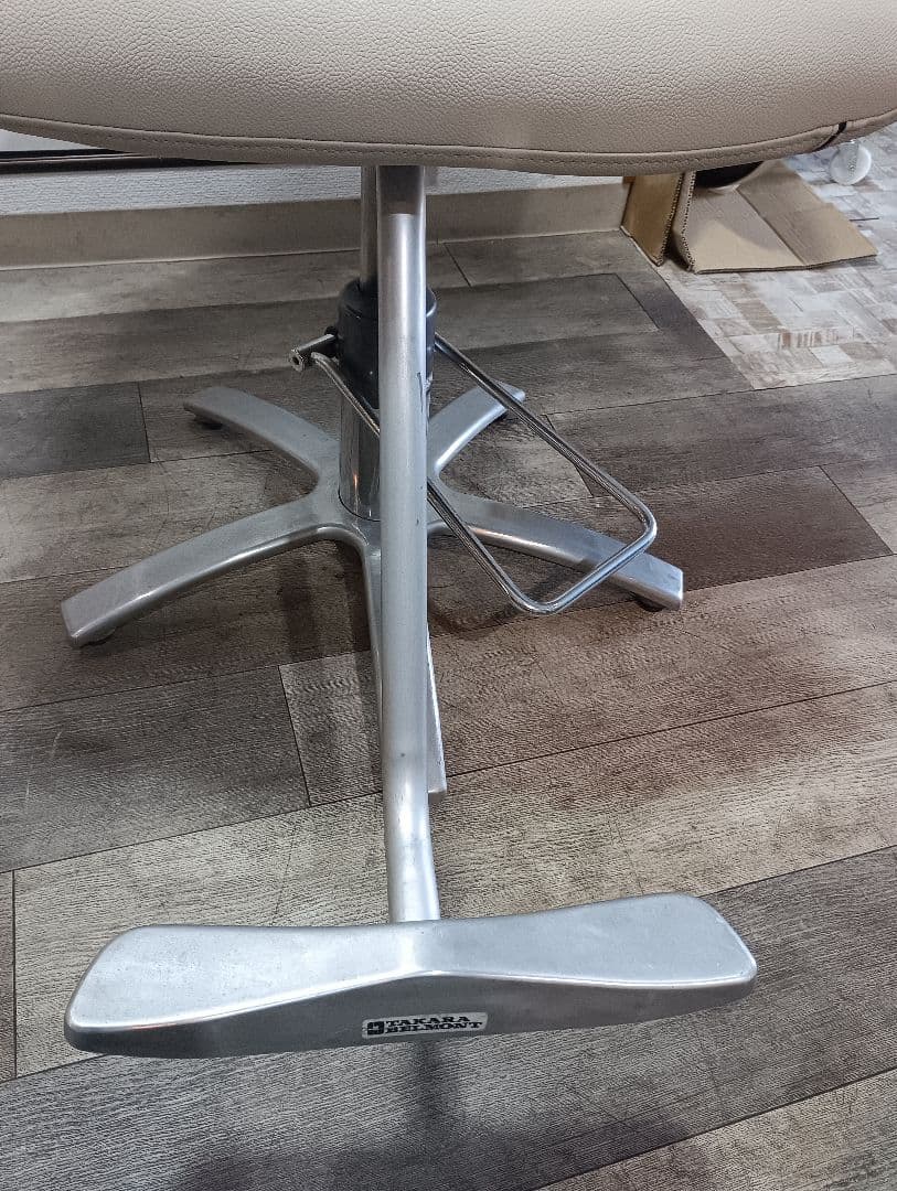 タカラベルモントスタイリングチェア②