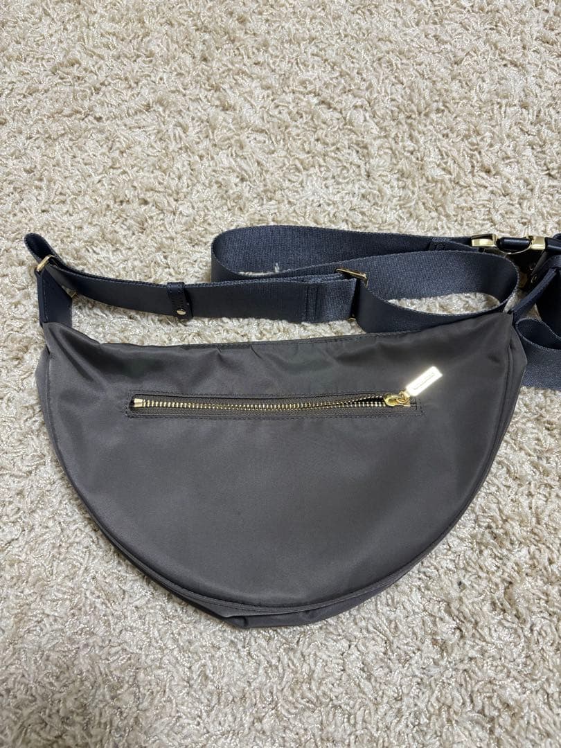 ヴィオラドーロ ボディバッグ レディース カーキ