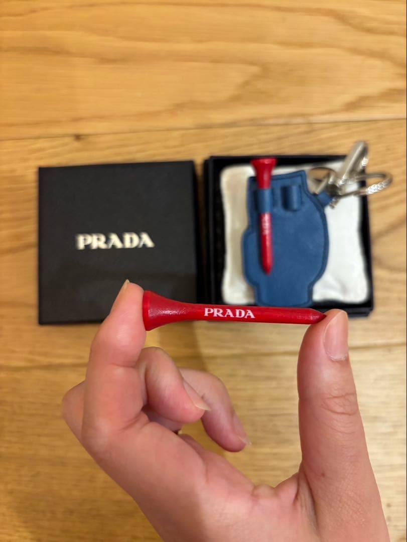 PRADA ゴルフティー付きキーホルダー