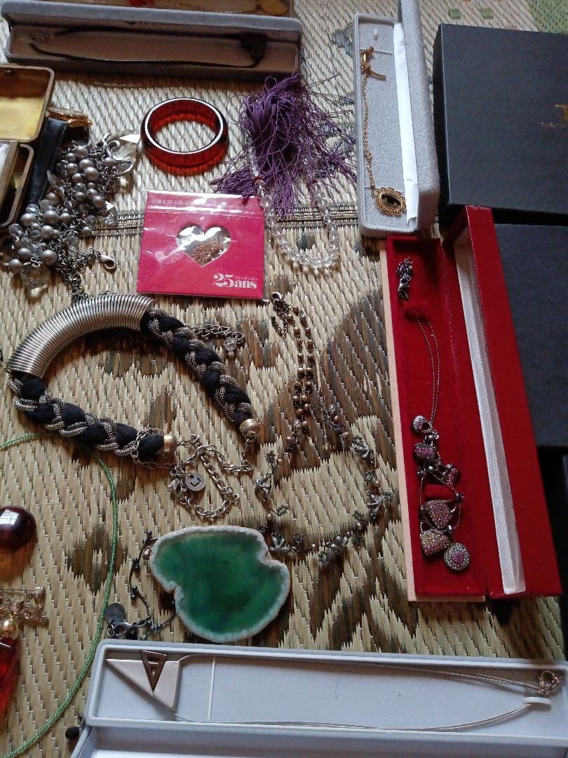 祖母の、遺品 ゴールドチェーンネックレス、ケース付き 数百種類