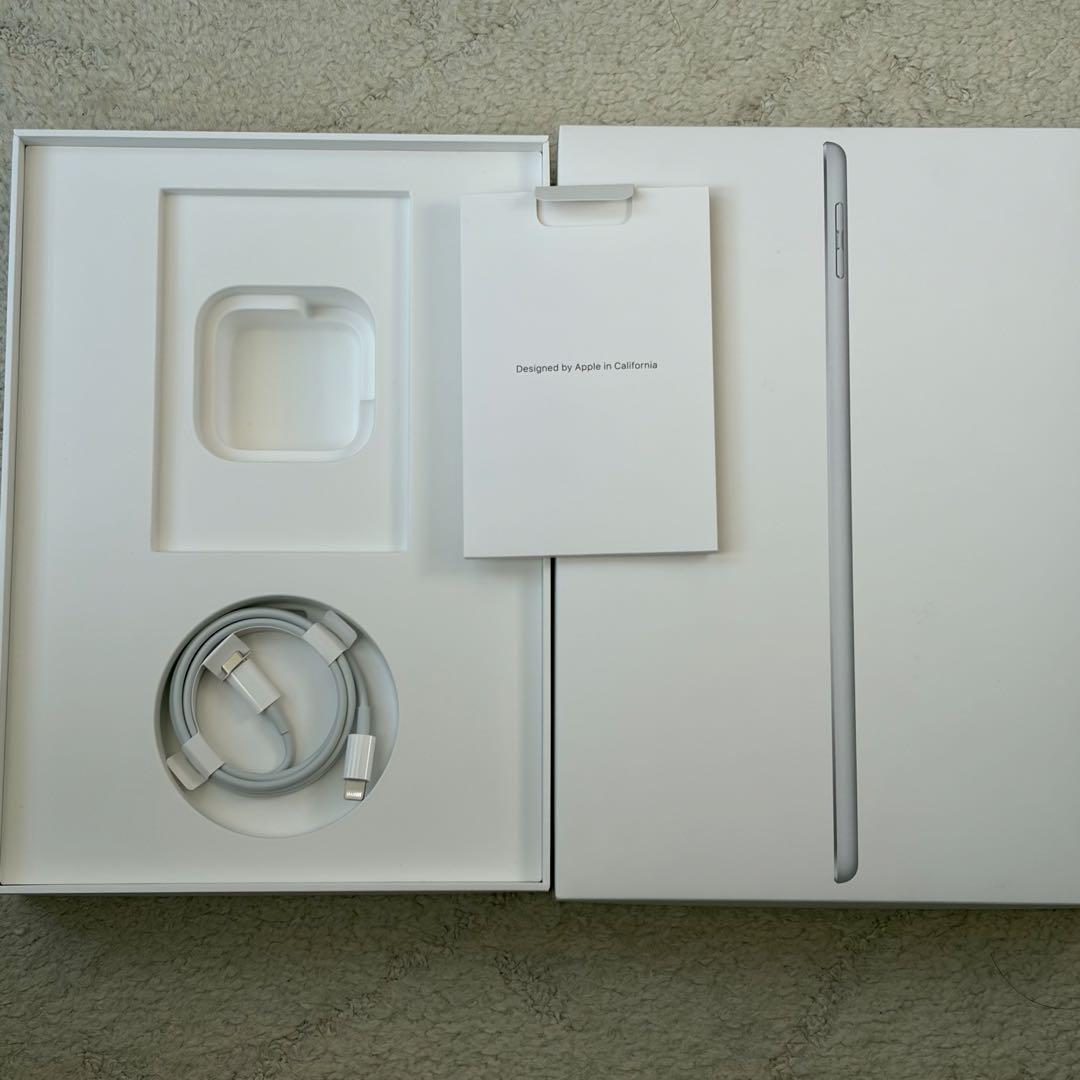 Apple iPad 第6世代 32GB シルバー Wi-Fiモデル