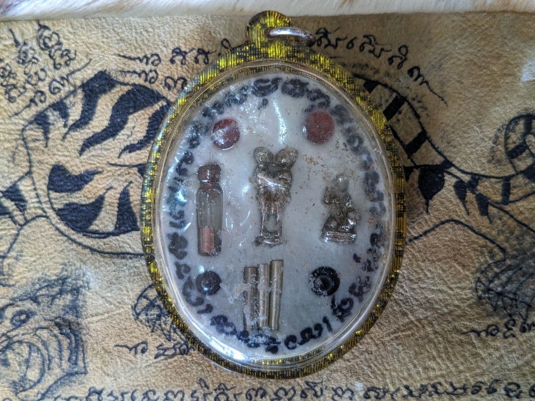 新作？タイのお守りプラクルアン…？いや呪物？九尾の狐！恋愛、良縁、金運アップ！！