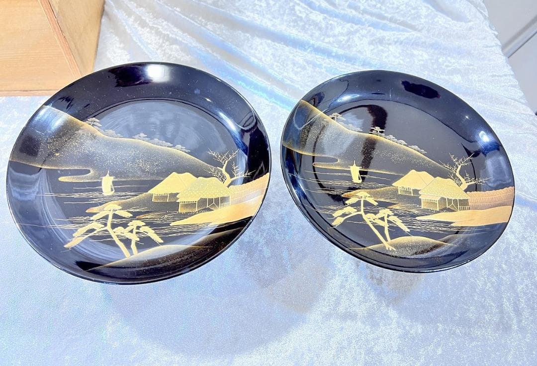 金蒔絵の菓子器　一対　風景もん　松竹梅紋　共箱　 径17.5×Ｈ7.5㎝