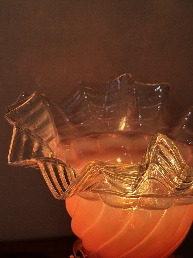 ⑦ 英国アンティーク　ピンクとオパールセンド　ランプシェード フリル