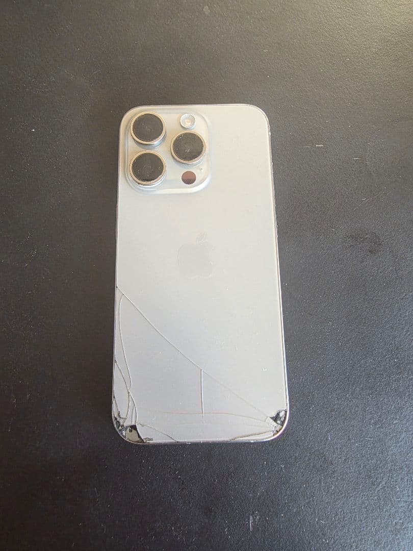 Apple iPhone 15 Pro ナチュラルチタニウム　SIMフリー