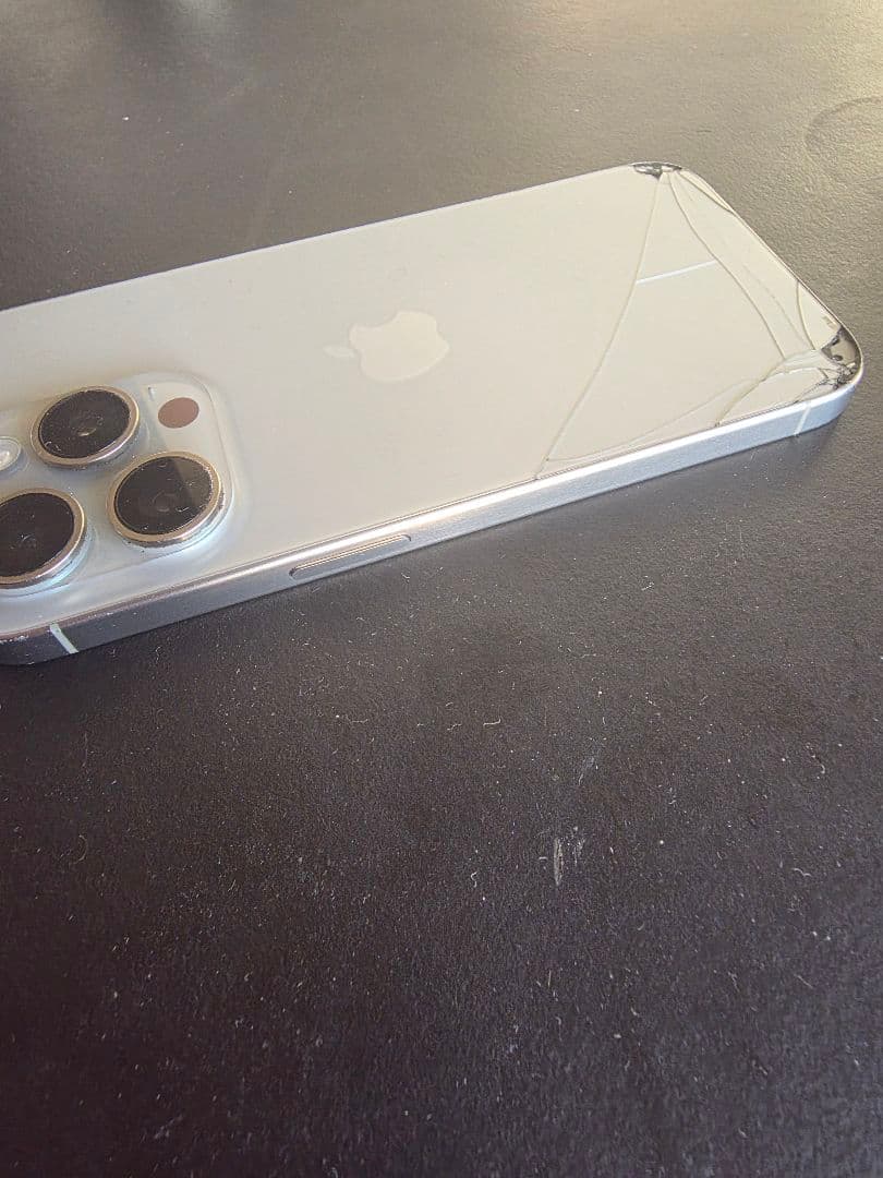 Apple iPhone 15 Pro ナチュラルチタニウム　SIMフリー