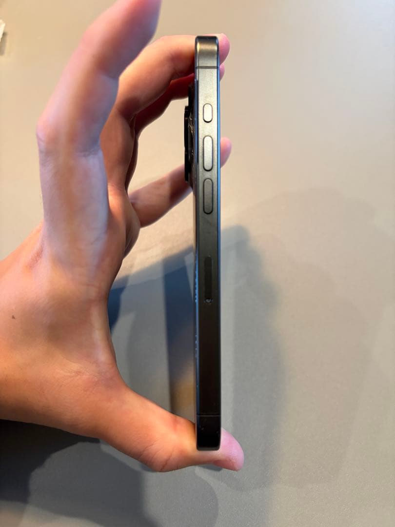 iPhone 15 Pro 512GB ブラックチタニウム　本体