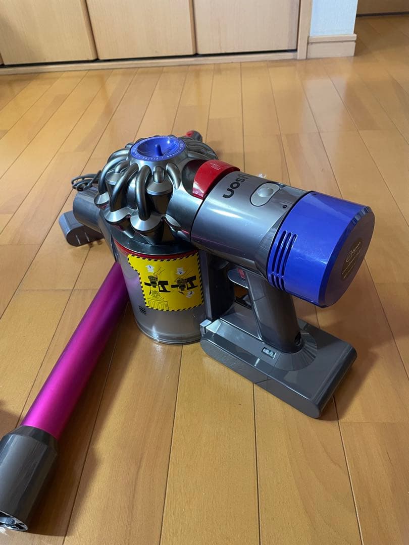 ダイソンV8 SV10コードレスクリーナー掃除機4 ダイソン dyson