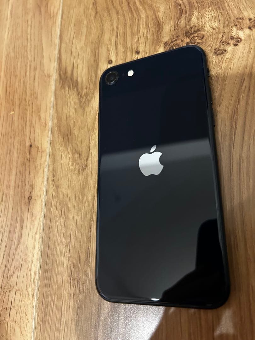 美品　スマートフォン本体　iPhone SE（第3世代）128GB 黒　　スマホ