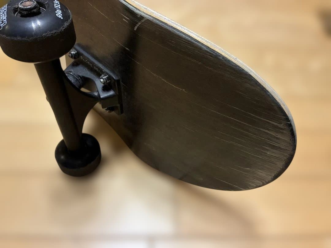 THREE WEATHER スケボーセット　ヘルメット　ニープロテクター