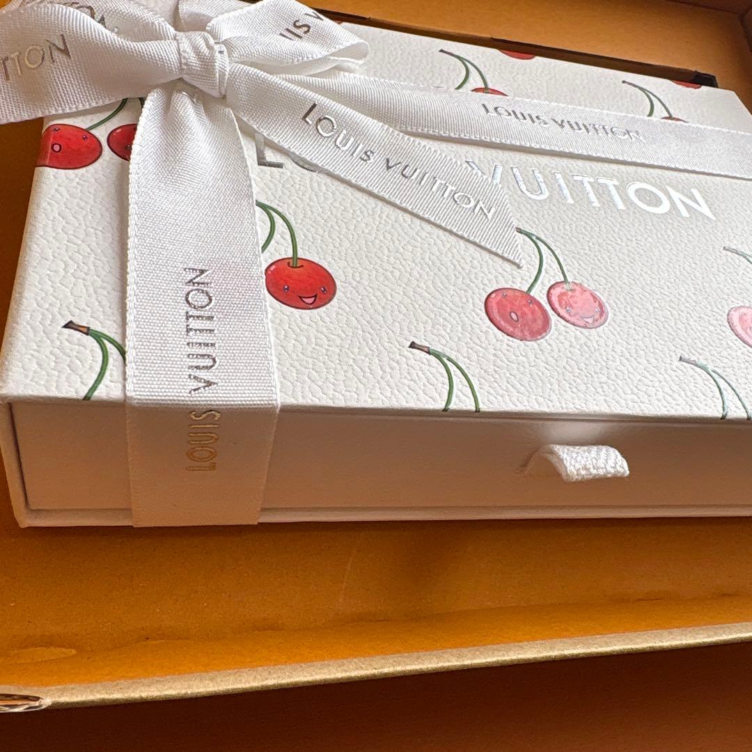 LOUIS VUITTON✨ チェリー柄 ギフトボックス&リボン付き✨