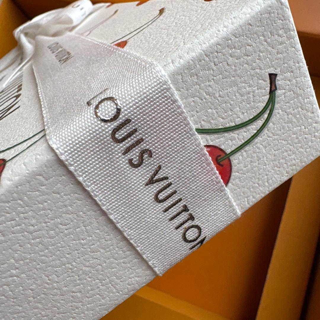 LOUIS VUITTON✨ チェリー柄 ギフトボックス&リボン付き✨
