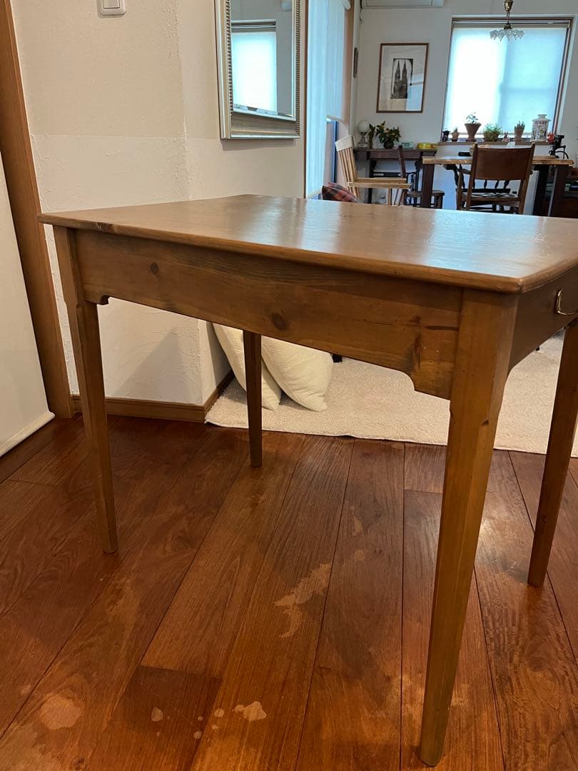 木製シンプルデザインの学習机　パイン材