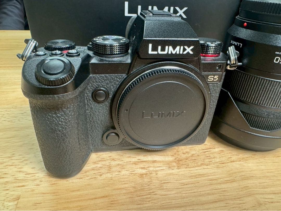 LUMIX S5 ミラーレス一眼カメラ 20-60mmレンズ付き