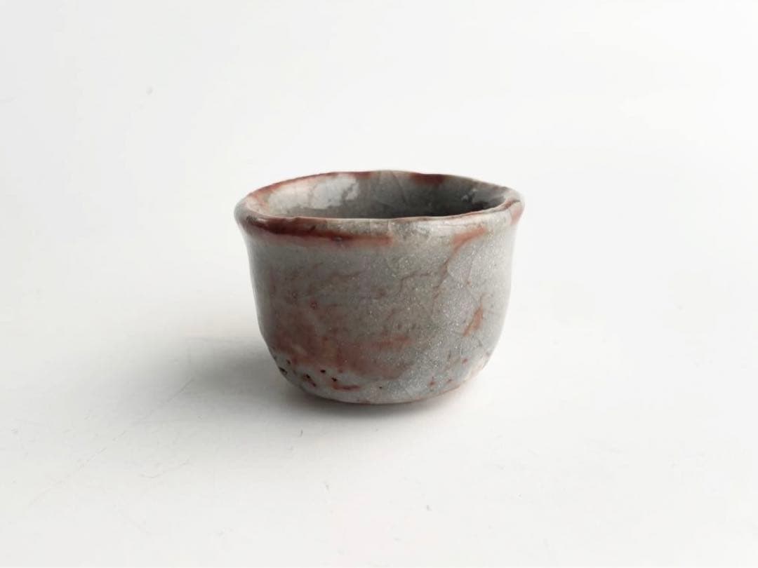 陶芸家　若尾利貞　鼠志野　ぐい呑　盃　酒器　酒盃　共箱