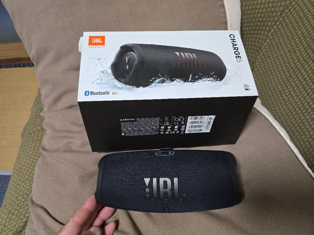 JBL Charge 5 スピーカー ブラック　シリコンケース付き
