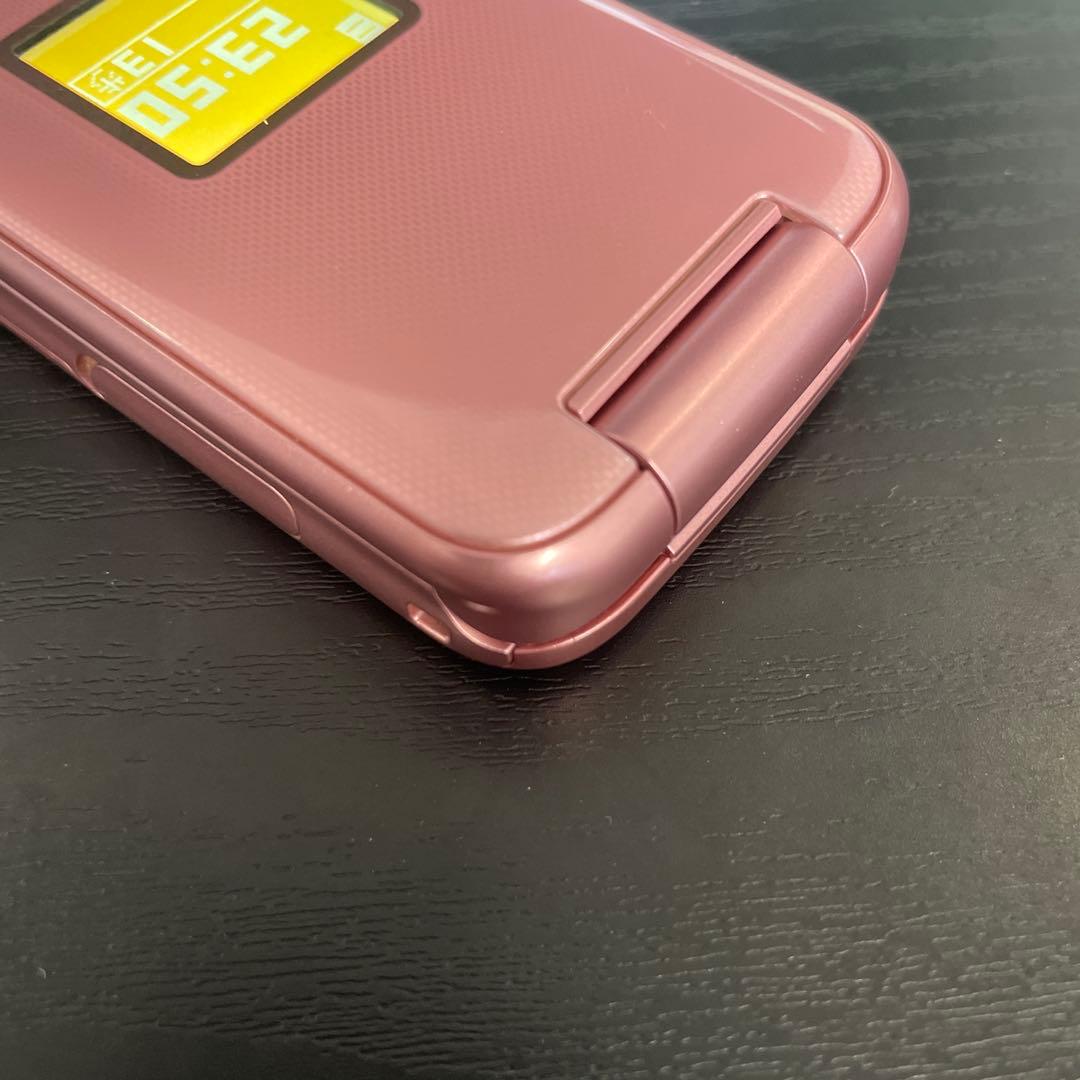 docomo らくらくホン F-02J ピンク　折りたたみ携帯電話