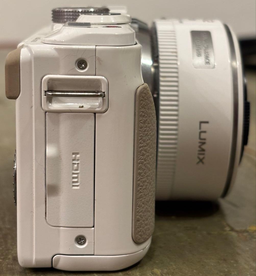 Panasonic Lumix DMC-GF6 ホワイト 14-42mm 一眼