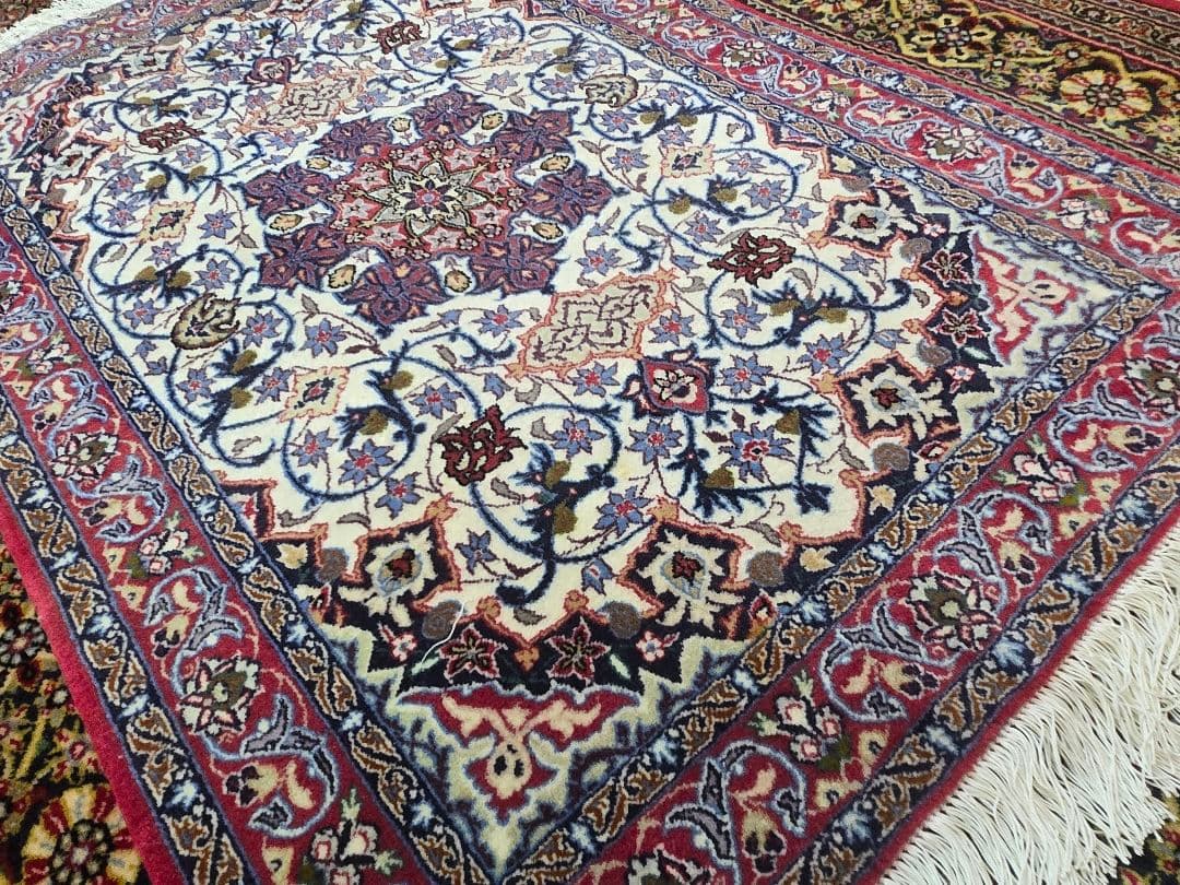 ペルシャ絨毯100%手織りシルクとコルクイスファハン産中型赤青102cm×71