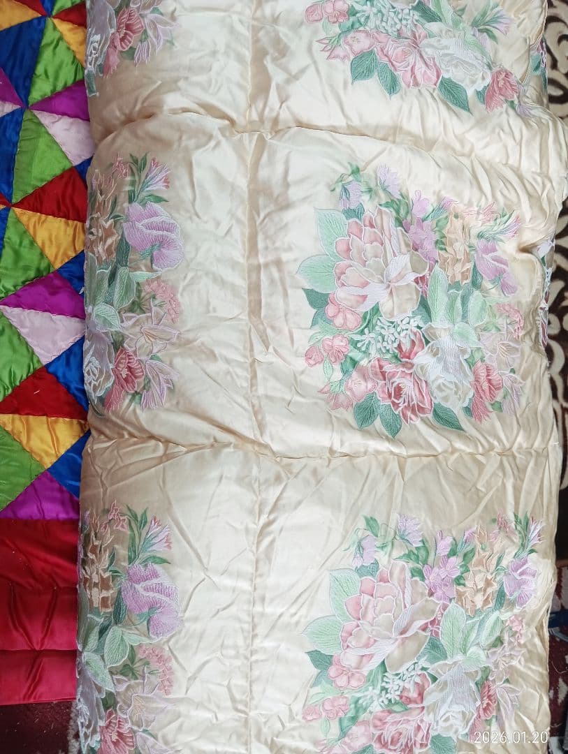 羽毛掛け布団　丸八真綿販売ソワリー 刺繍入り ダブルサイズ　絹仕様　ダウン90%