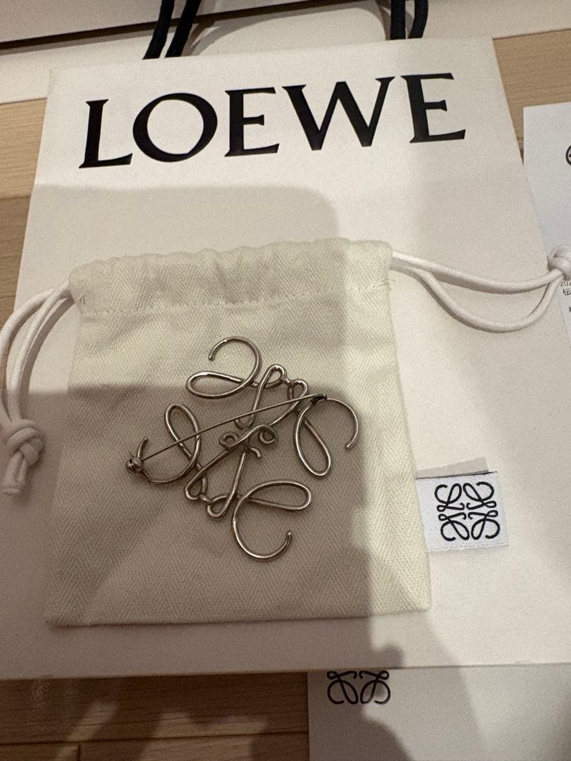 【1月31日まで値下げ】ロエベ　ブローチ