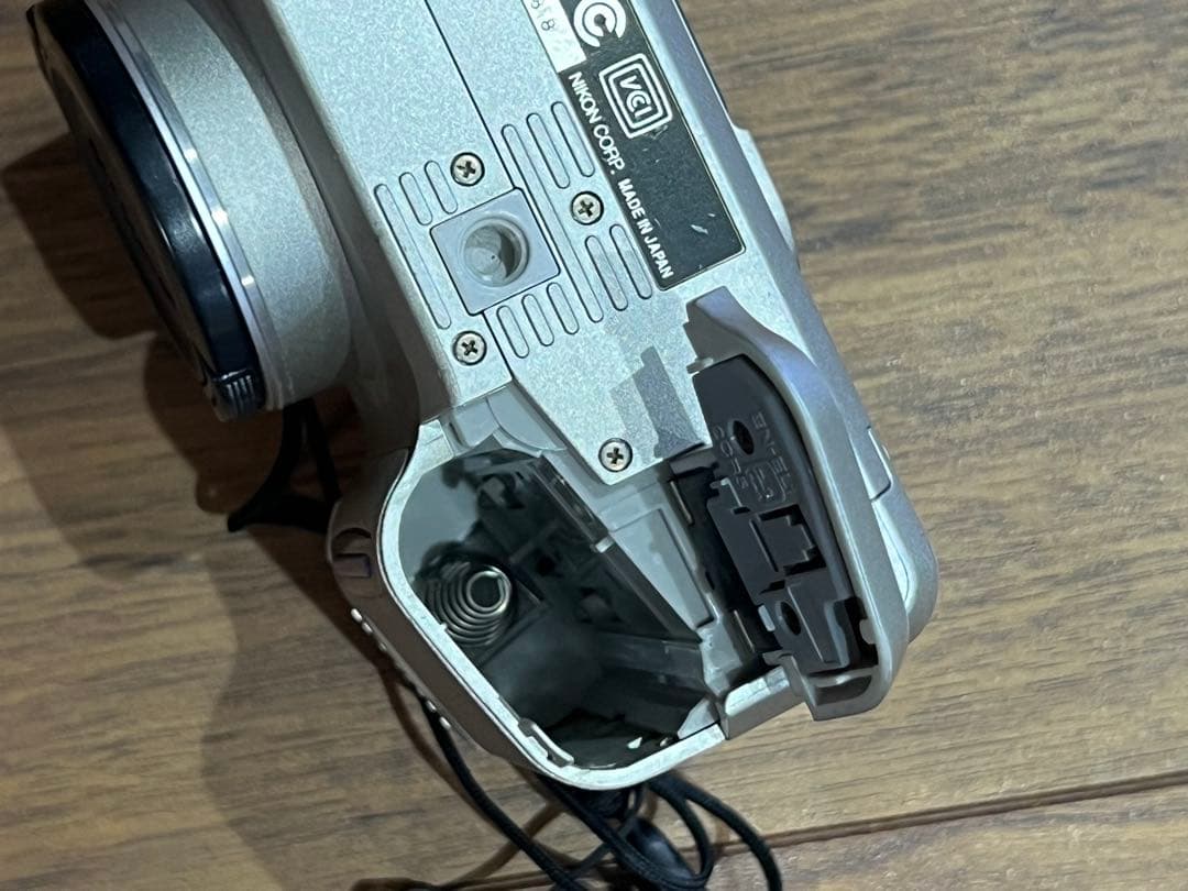 Nikon Coolpix シルバー コンパクトデジタルカメラ