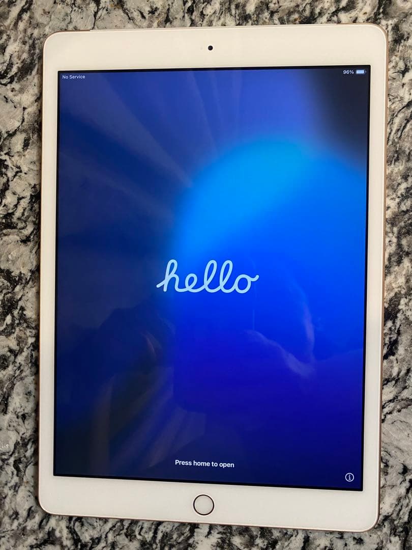 Apple iPad 第7世代（32GB・Wi-Fi+Cellularゴールド）