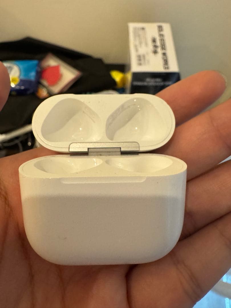 AirPods (第4世代) ホワイト 本体