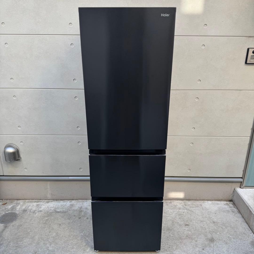 254⭐️2022年製★ハイアール冷蔵庫　大型　3ドア　ブラック 300〜400L