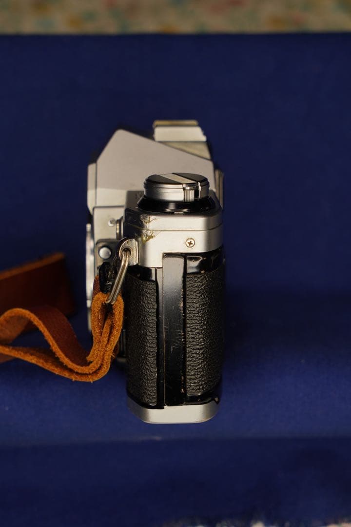 Canon AE-1 ￼ボディとストラップのみ