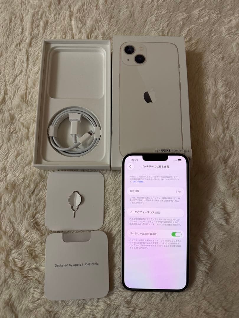 (バッテリー87%)Apple iPhone 13 本体 女性使用ケース３点付