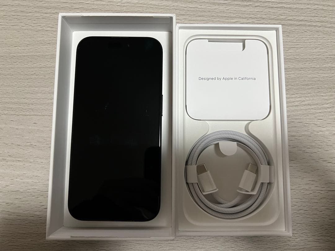 Apple iPhone 15 Pro 256GBブルーチタニウム カナダ版