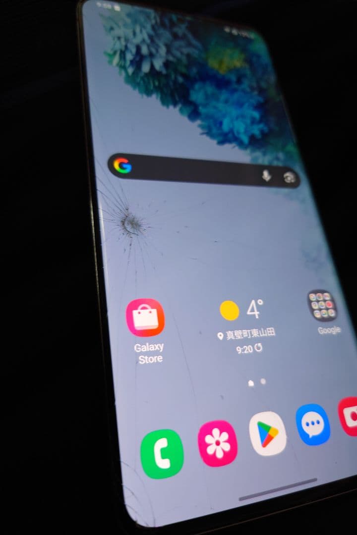 Samsung Galaxy S20 plus ホワイト 画面にひびあり