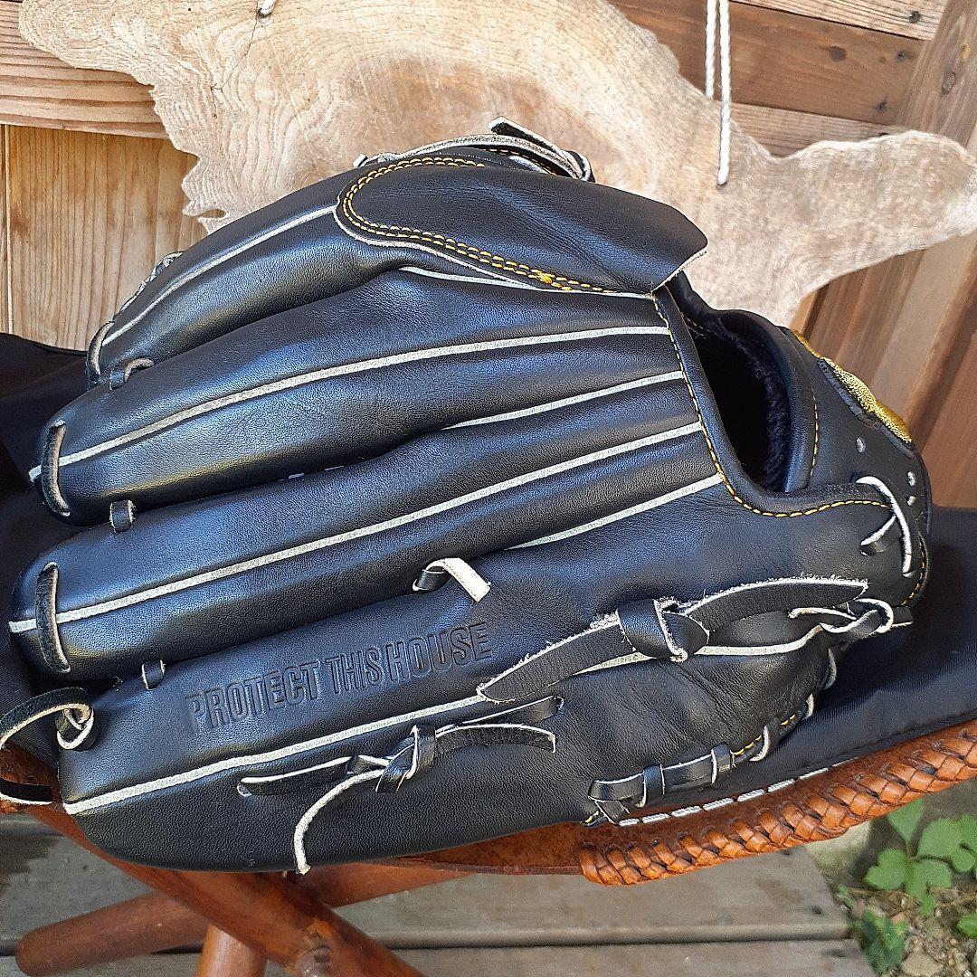 アンダーアーマー　投手用グラブ　　軟式一般 　UNDER ARMOUR　最終価格