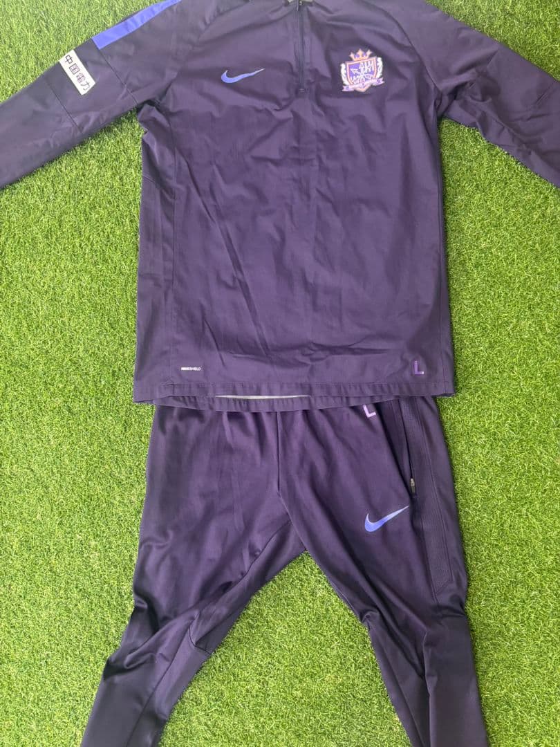 ①サンフレ　非売品　支給品　上下　サンフレッチェ広島　紫　7部丈　パンツ