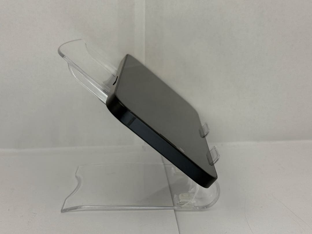 iPhone16e 128GB ブラック　海外版　SIMフリー　SIMロック無し