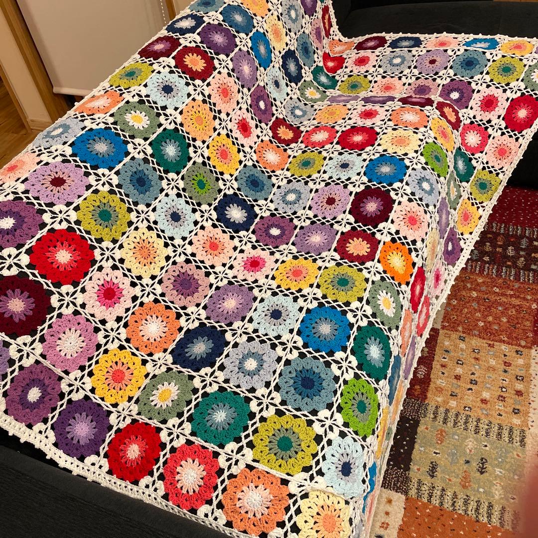 ハンドメイド　お花がいっぱいベットカバー　マルチカバー　モチーフ　コットン