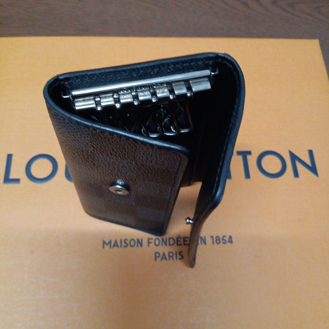 ルイ・ヴィトン。美品ダミエグラフィット、ミルテックレ6連キーケース