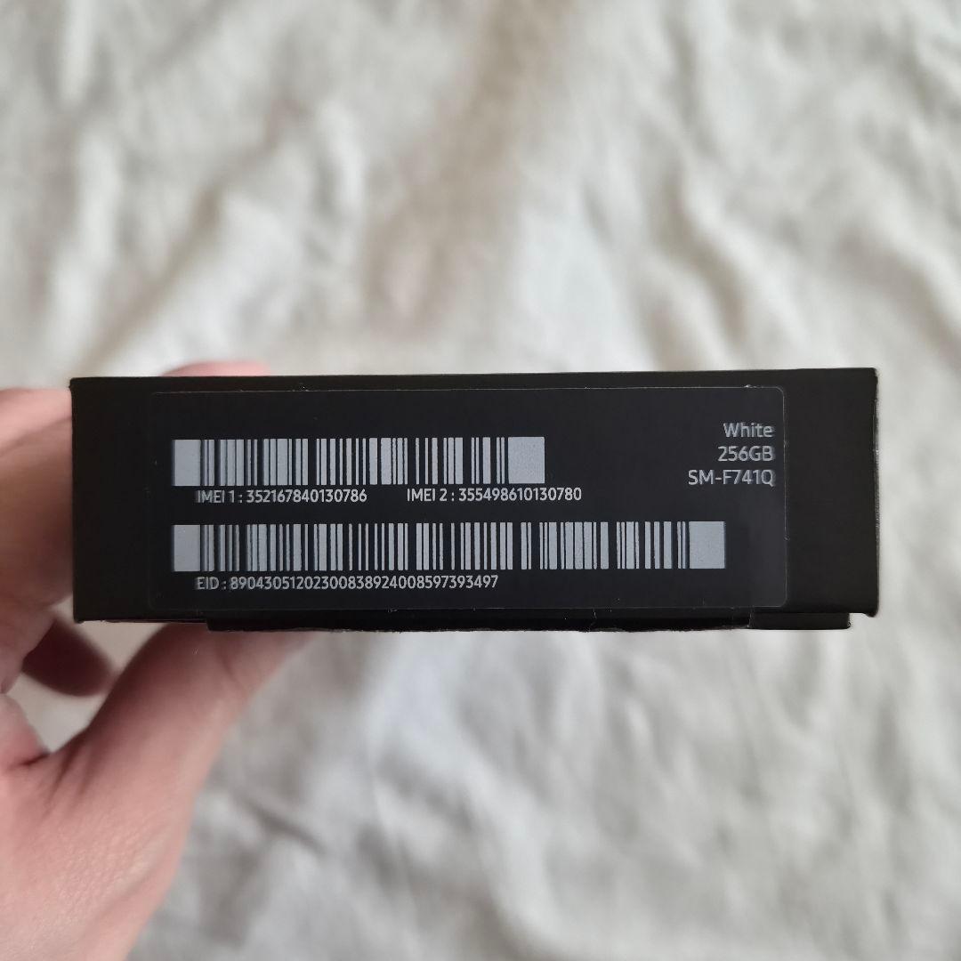 Galaxy Z Flip6 ホワイト国内版