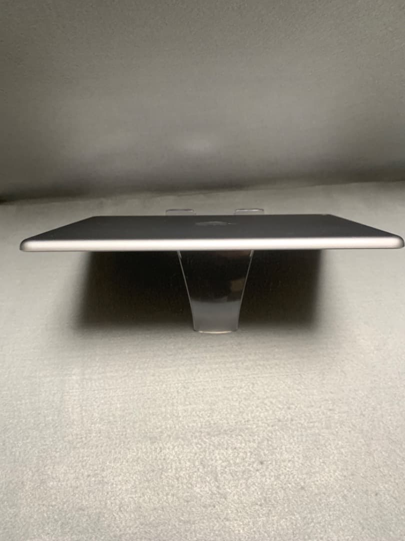 美品 国内版 WiFi版 iPad 第5世代 128GB スペースグレー色