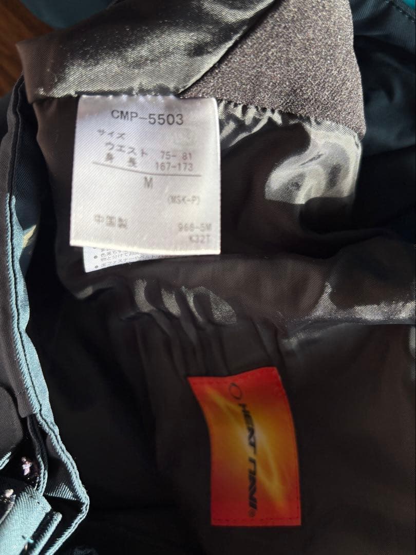 中古品　スキーウェア 上下セット　DESCENTE　Mサイズ