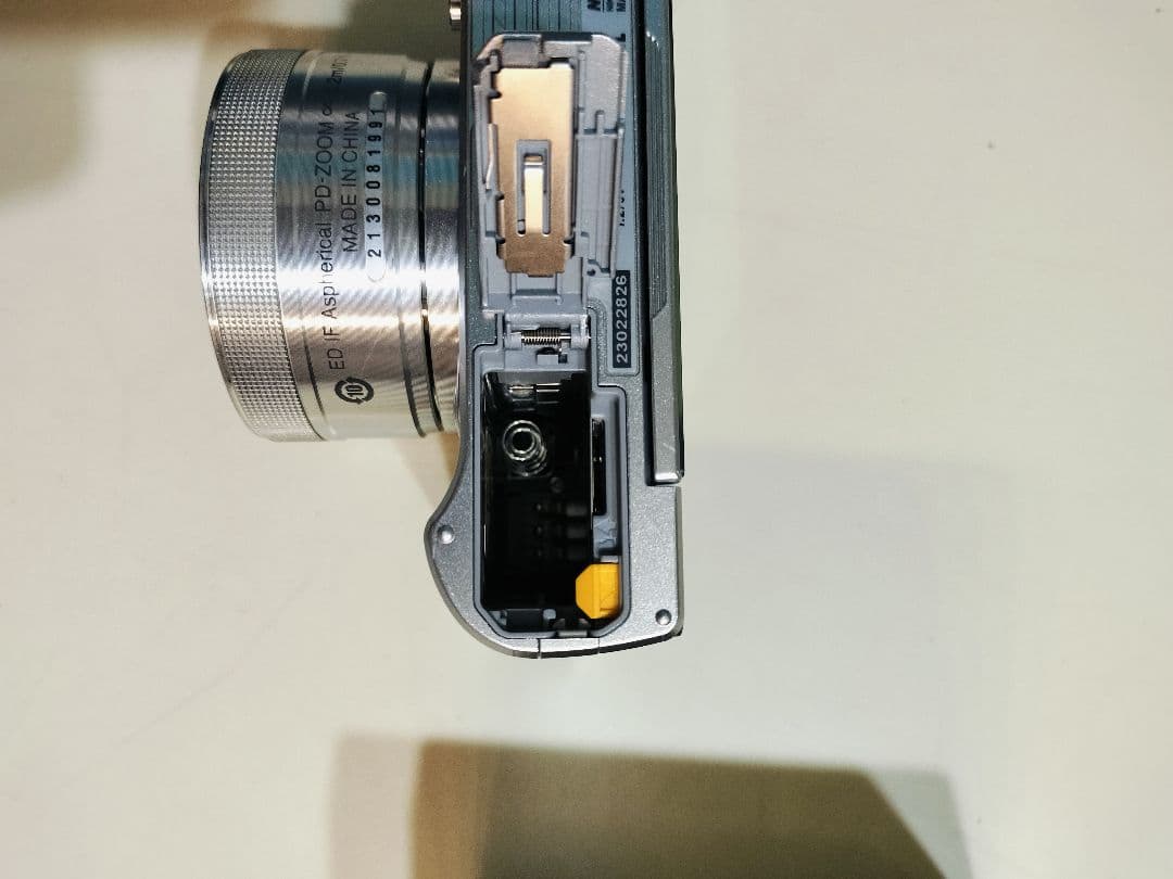 Nikon ミラーレス一眼 Nikon1 J5 ダブルレンズ 新品バッテリー付き